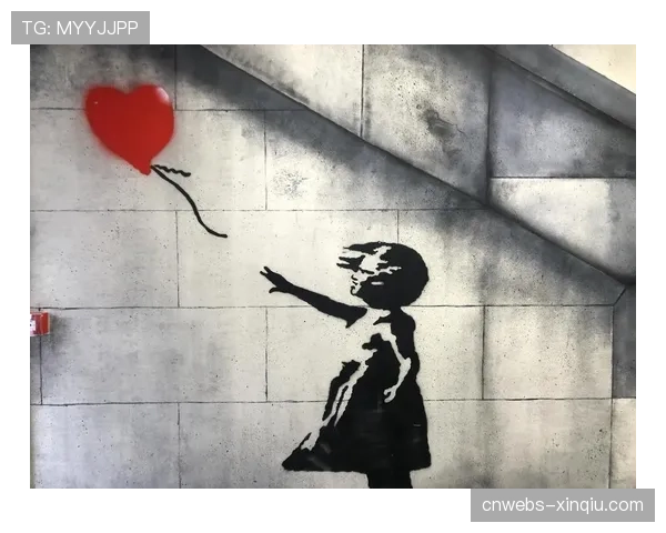 巴黎街头巨型欧冠主题艺术装置揭幕,吸引众多球迷打卡。 巴黎街头巨型欧冠主题艺术装置揭幕,吸引众多球迷打卡。